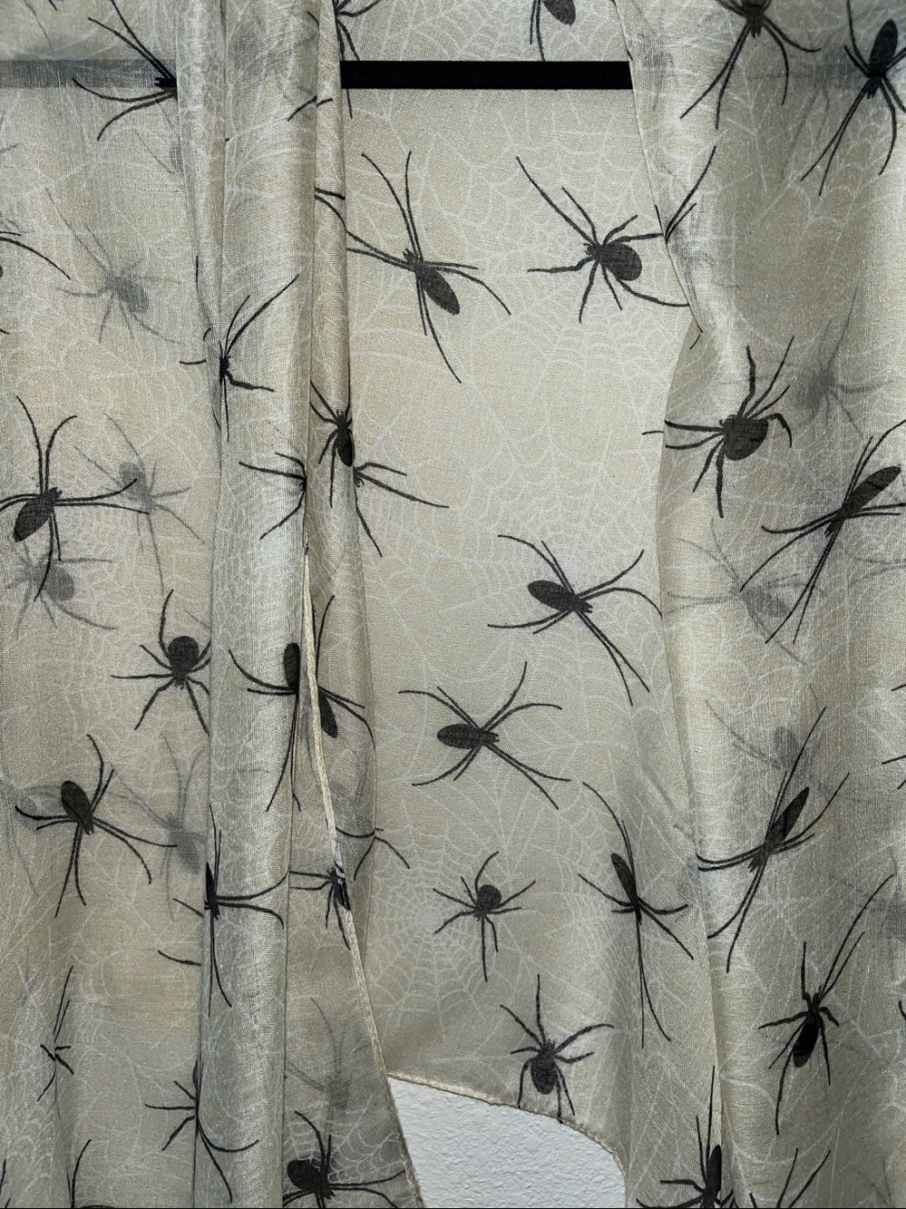 Halloween Sheer Beige Spider-Print Wrap Scarf
Novelty print
36” x 70”
NWOT - Picture 2 of 7